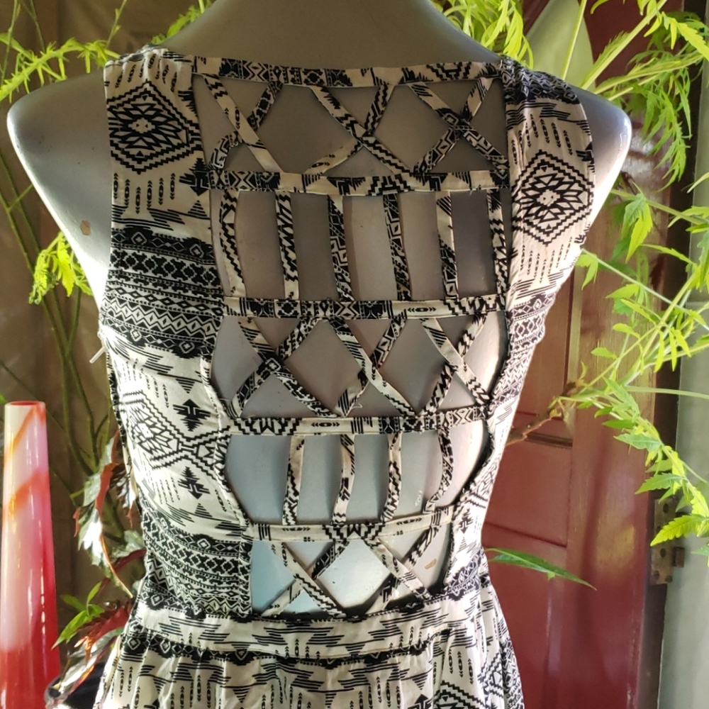 Dress - Picture 2 of 7